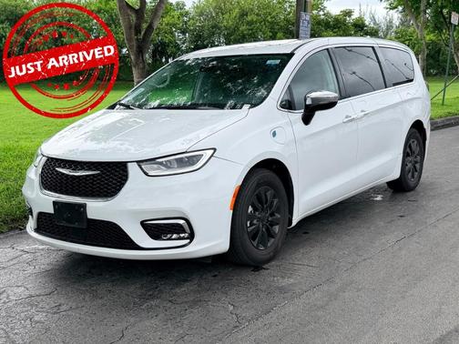 Bright White Clearcoat 2023 Chrysler Pacifica Hybrid Limited