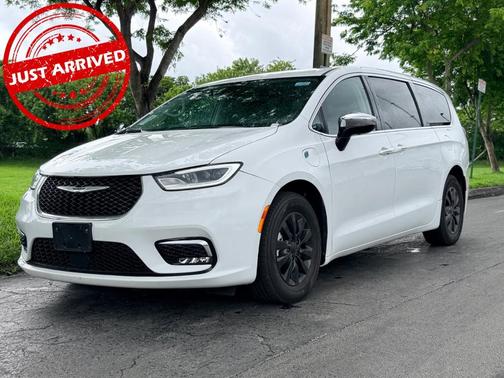 Bright White Clearcoat 2023 Chrysler Pacifica Hybrid Limited