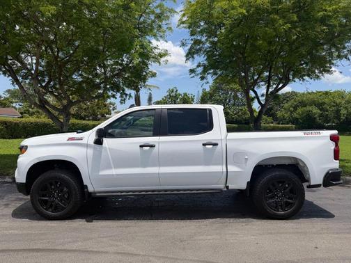 Summit White 2022 Chevrolet Silverado 1500 Custom Trail Boss
