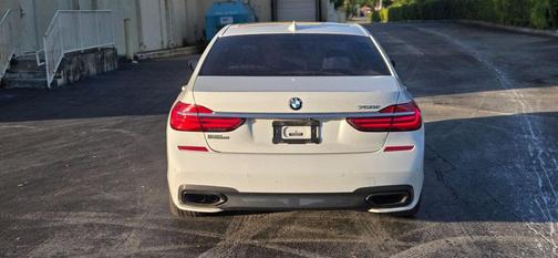 2017 BMW 750 i