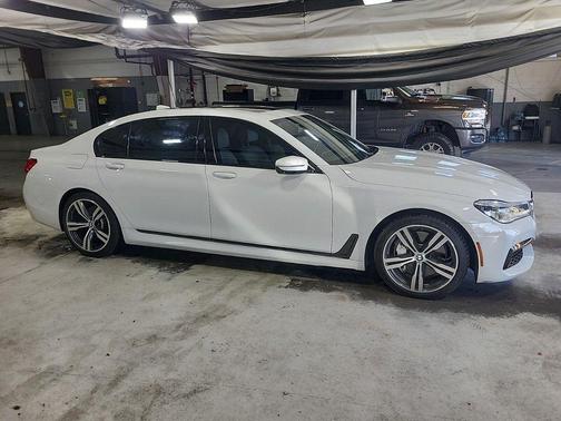 2017 BMW 750 i