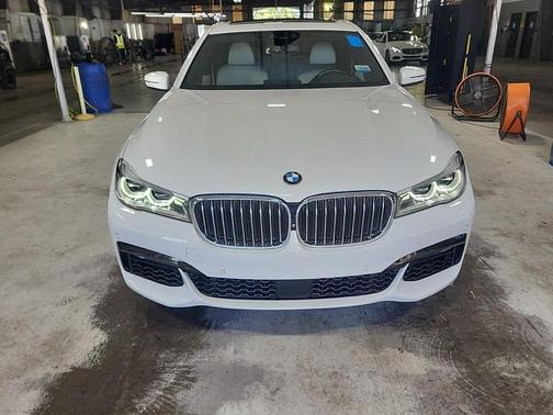 2017 BMW 750 i