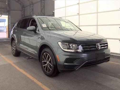 Platinum Gray Metallic 2020 Volkswagen Tiguan 2.0T SE