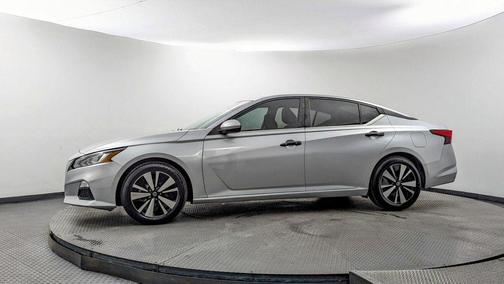 Brilliant Silver Metallic 2021 Nissan Altima 2.5 SV