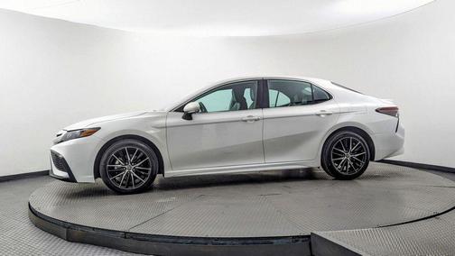 Ice 2024 Toyota Camry SE