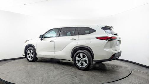2021 Toyota Highlander LE