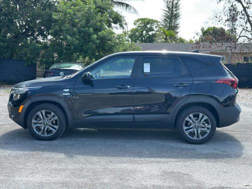 Cherry Black 2021 Kia Seltos LX