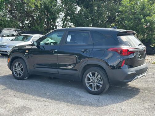 Cherry Black 2021 Kia Seltos LX