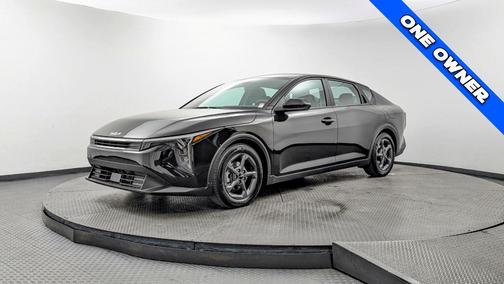 Aurora Black Pearl 2025 Kia K4