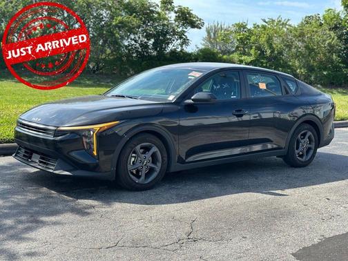 Aurora Black Pearl 2025 Kia K4