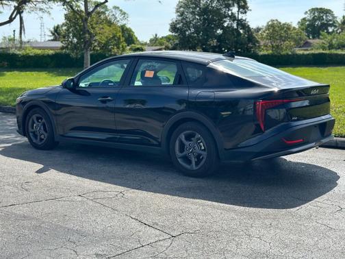 Aurora Black Pearl 2025 Kia K4