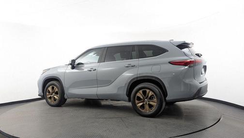 2023 Toyota Highlander Hybrid Bronze Edition