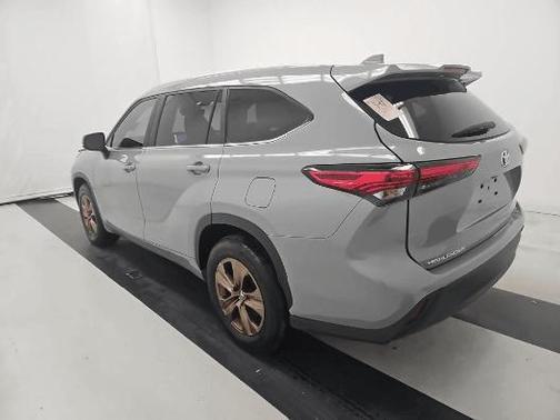 2023 Toyota Highlander Hybrid Bronze Edition