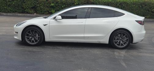 White 2019 Tesla Model 3 Standard Range Plus