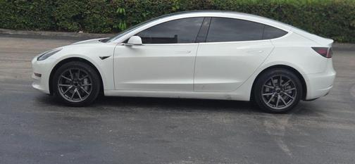 White 2019 Tesla Model 3 Standard Range Plus