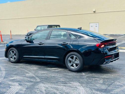 2023 Kia K5 LXS