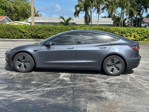 Gray 2022 Tesla Model 3 Long Range