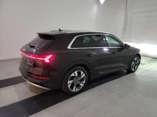 2022 Audi e-tron Premium