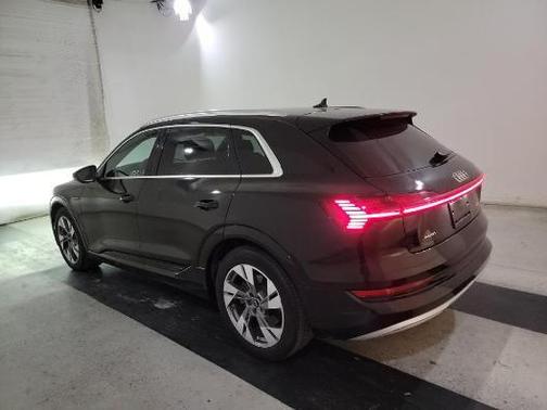 2022 Audi e-tron Premium