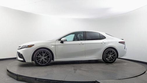 White 2022 Toyota Camry SE