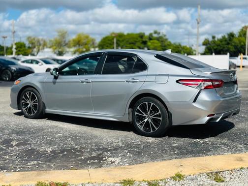 2020 Toyota Camry SE