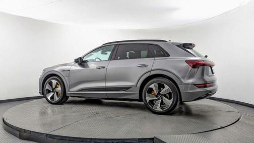 2022 Audi e-tron Premium Plus