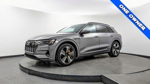 2022 Audi e-tron Premium Plus