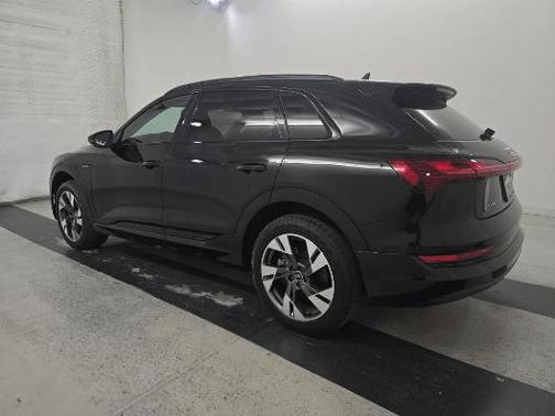 2021 Audi e-tron Premium