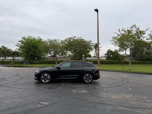 2021 Audi e-tron Premium