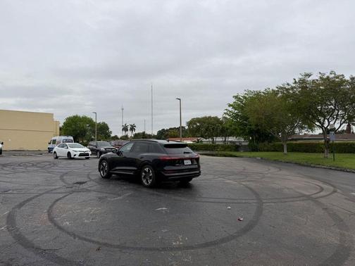 2021 Audi e-tron Premium