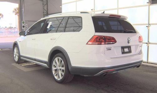 2017 Volkswagen Golf Alltrack TSI S