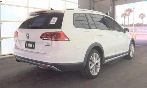 2017 Volkswagen Golf Alltrack TSI S