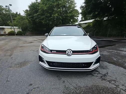 Pure White 2018 Volkswagen Golf GTI 2.0T SE 4-Door