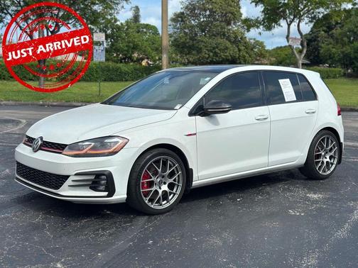 Pure White 2018 Volkswagen Golf GTI 2.0T SE 4-Door