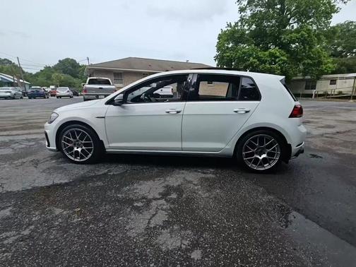 Pure White 2018 Volkswagen Golf GTI 2.0T SE 4-Door