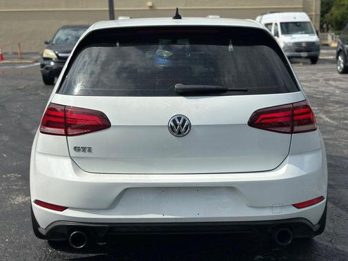 Pure White 2018 Volkswagen Golf GTI 2.0T SE 4-Door