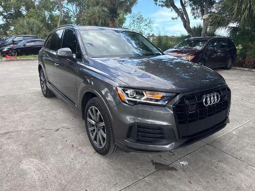 2023 Audi Q7 45 Premium Plus