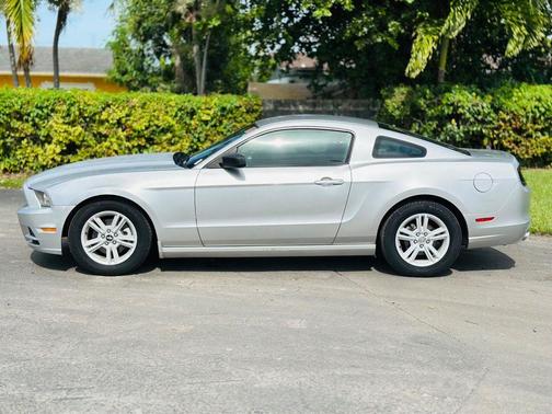 2014 Ford Mustang V6