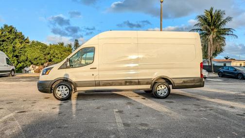 2022 Ford E-Transit Base