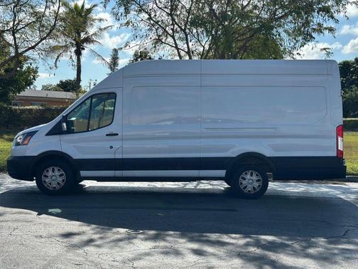 2022 Ford E-Transit Base