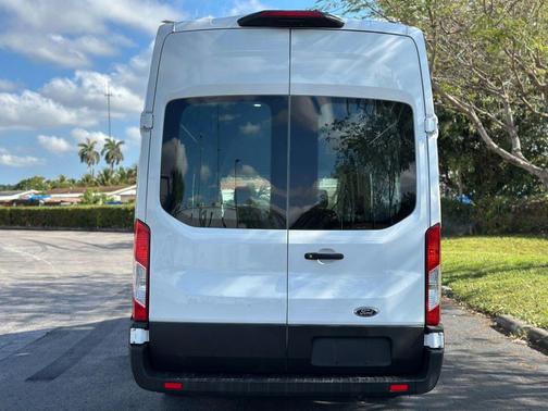 2022 Ford E-Transit Base