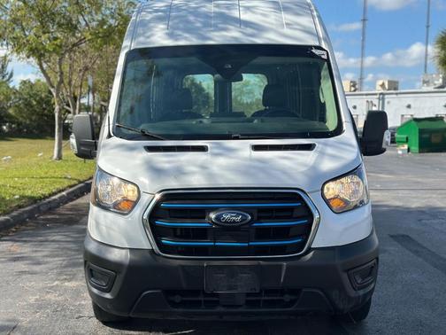 2022 Ford E-Transit Base