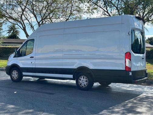 2022 Ford E-Transit Base