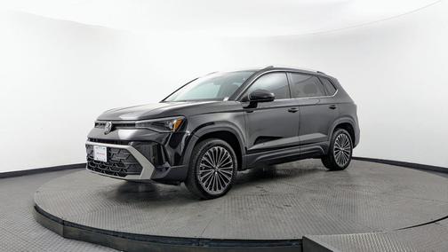 Deep Black Pearl Effect 2025 Volkswagen Taos 1.5T SE