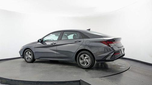 Gray 2024 Hyundai ELANTRA SE