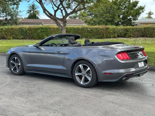 2022 Ford Mustang EcoBoost