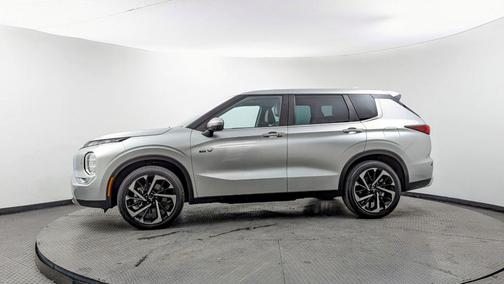 2023 Mitsubishi Outlander PHEV SE