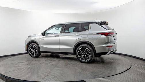 2023 Mitsubishi Outlander PHEV SE