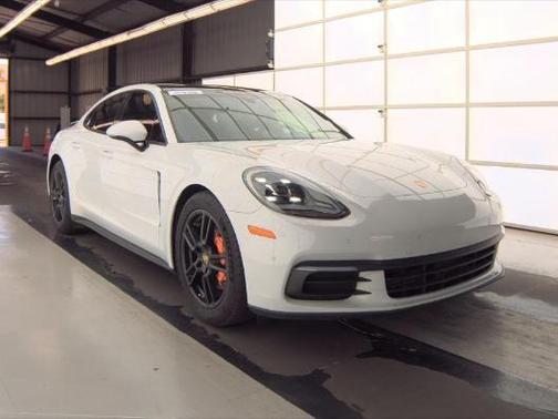 2018 Porsche Panamera 4