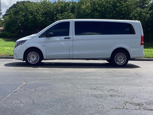 2020 Mercedes-Benz Metris Base